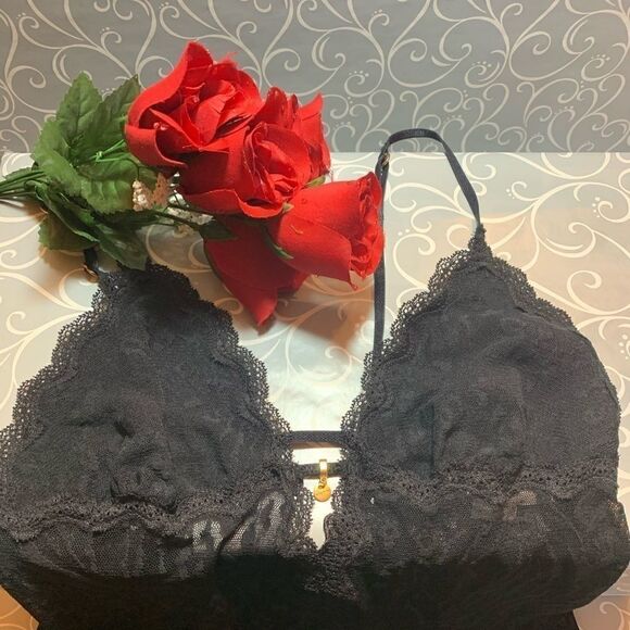 VS Black Stretch Lace Slip - Size Small - Picture 1 of 8